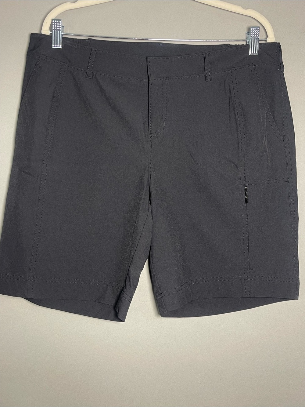 Athleta Black Stretch Bermuda Hiking Shorts Size 16